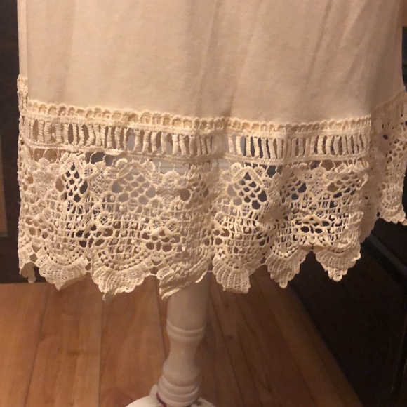 Cream long sleeve dress with lace bottom accent - Picture 4 of 6